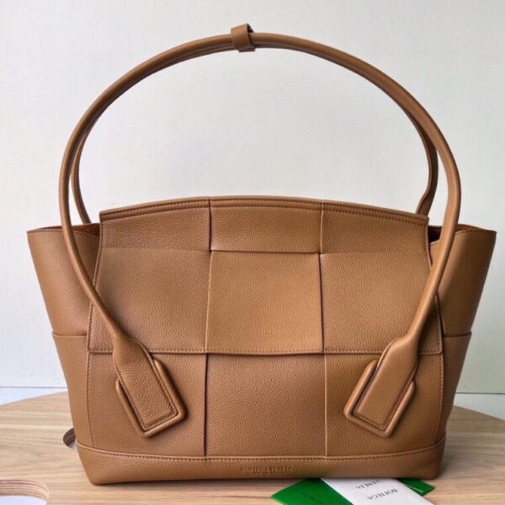 Botegga Vaneta The Arco Shoulder Bag - New With Tags!